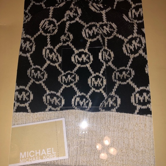 Michael kors hat and scarf gift set - Picture 2 of 4